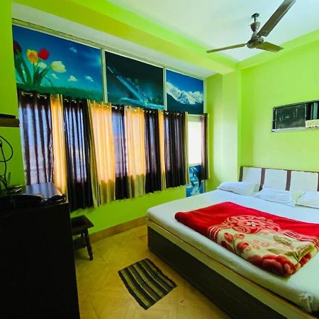 Staymaker Hotel Prerana Тарапит Екстериор снимка