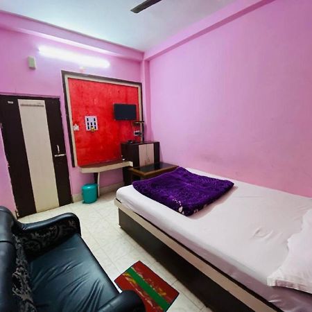 Staymaker Hotel Prerana Тарапит Екстериор снимка