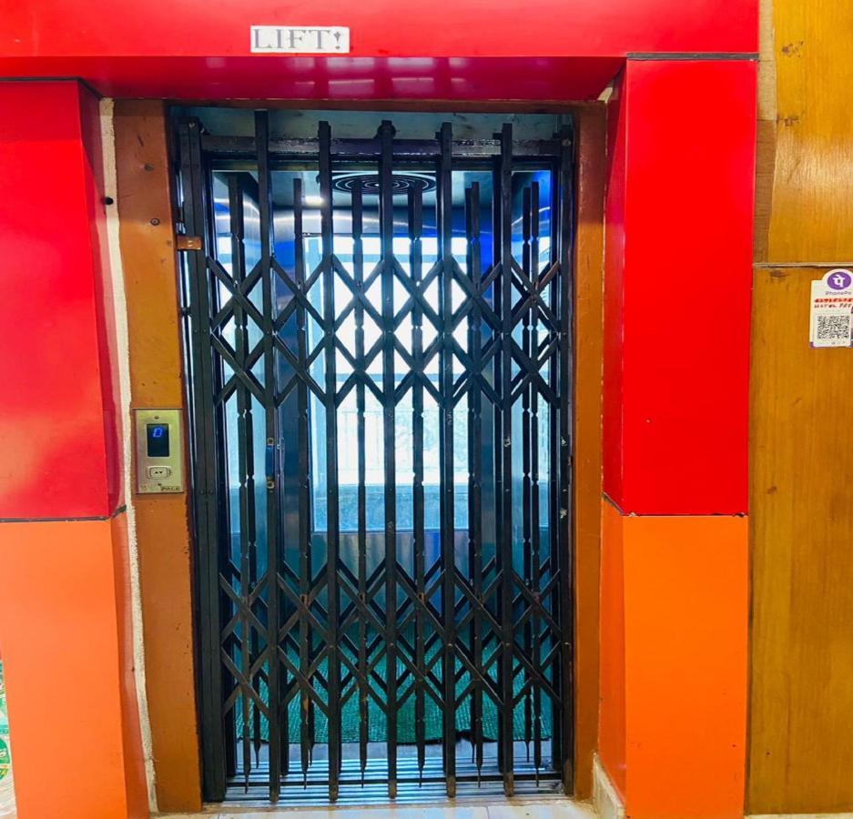 Staymaker Hotel Prerana Тарапит Екстериор снимка