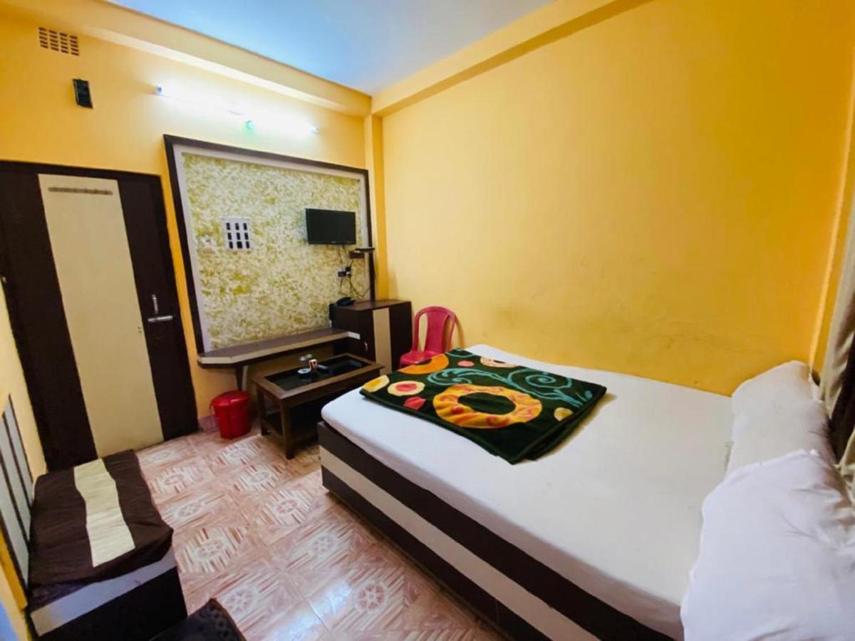 Staymaker Hotel Prerana Тарапит Екстериор снимка