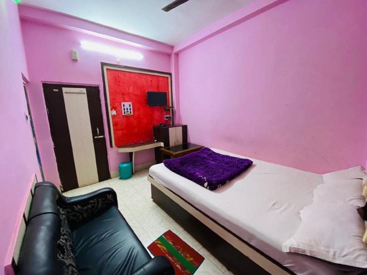 Staymaker Hotel Prerana Тарапит Екстериор снимка